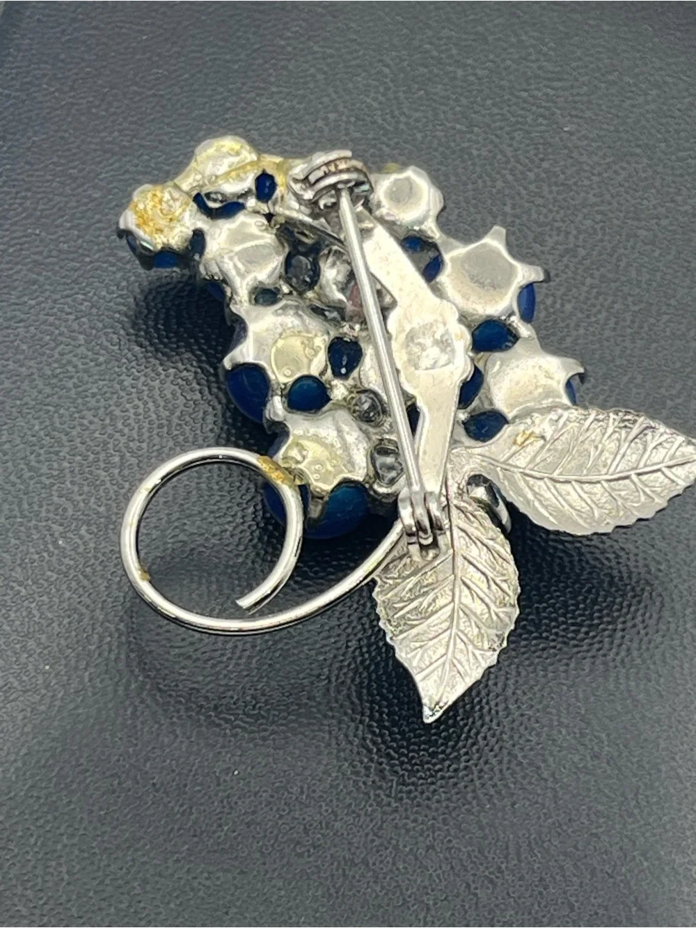 Blue moon glow lucite plastic grapes cluster silver tone brooch pin vintage
